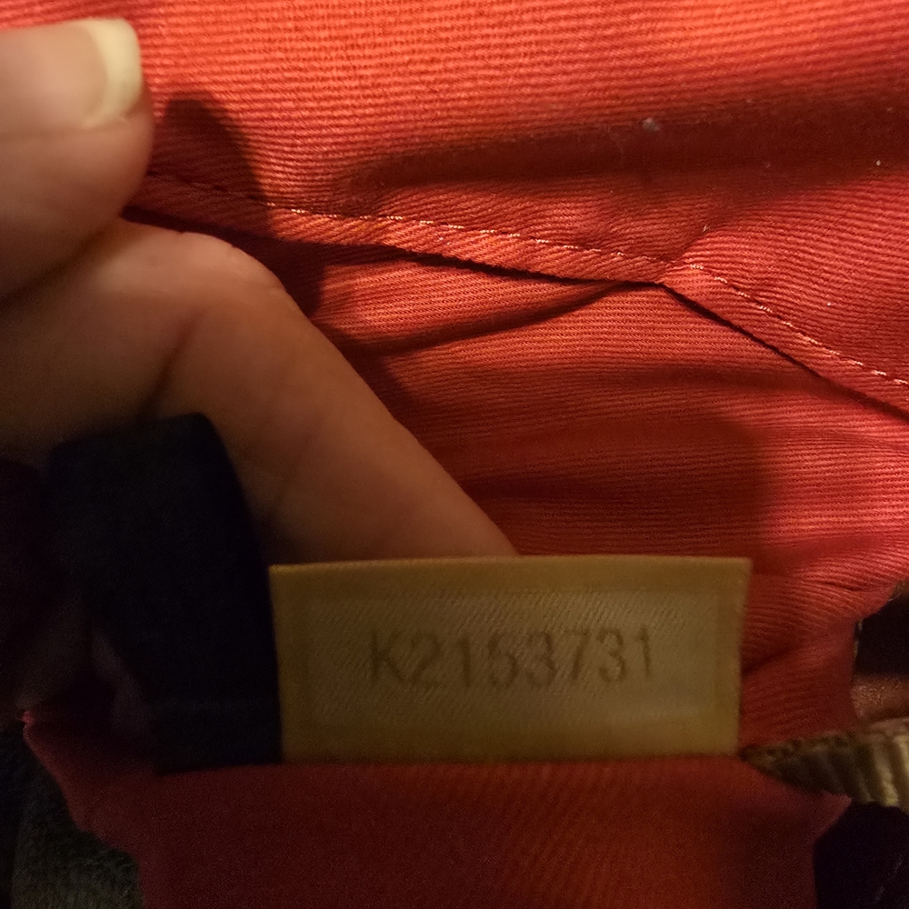 Dooney & Bourke Pebble Grain Satchel. Mediun Black, Like New. - Picture 7 of 7